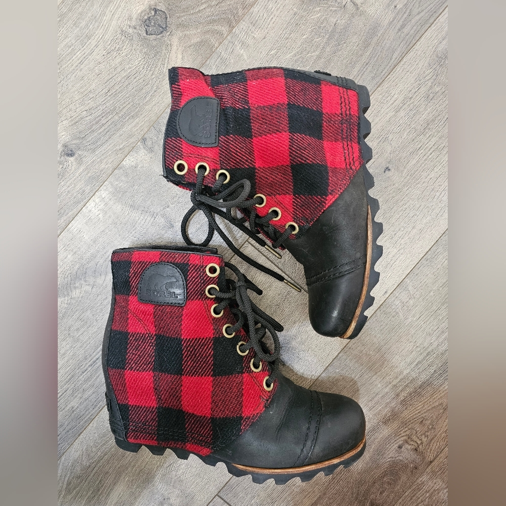 Plaid Sorel boots size 8.5